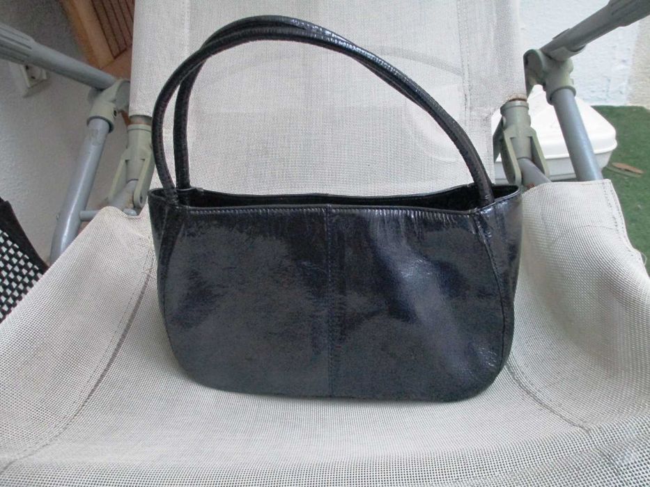 Mala Acosta de verniz