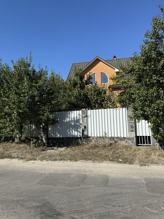 Новий будинок, щойно збудований єОселя. ГАЗ