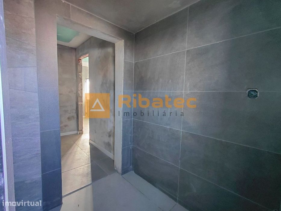 Moradia T2 remodelada com terreno na Fajarda