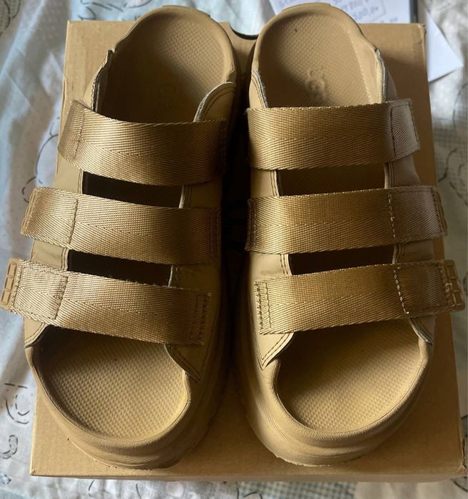 Ugg goldenglow сандалі