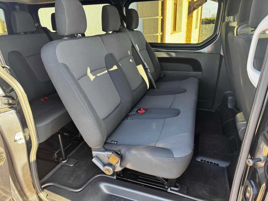 RENAULT TRAFIC 2.0 DCI Long  9 osób / navigacja/hak/pdc/led
