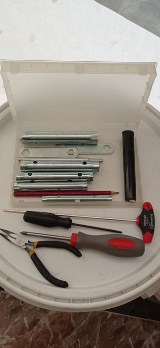 Vendo diversas ferramentas manuais novas e usadas