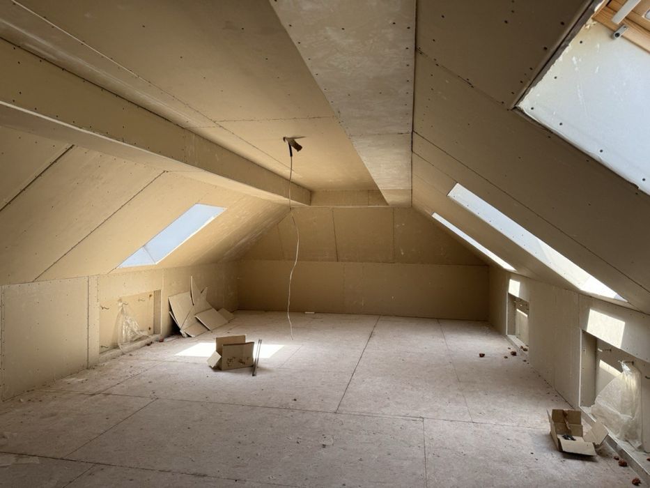 Просторий маєток з басейном — ідеальний варіант для родини чи бізнесу!