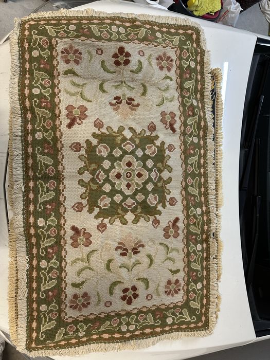 Tapete de Arraiolos  80x130 cm – Excelente Estado