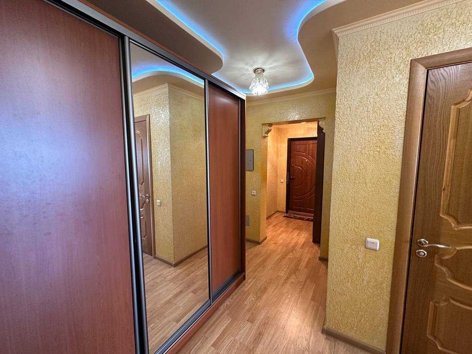 терміново здам 3-кімнатну з ремонотом і меблями Урлівська 23б