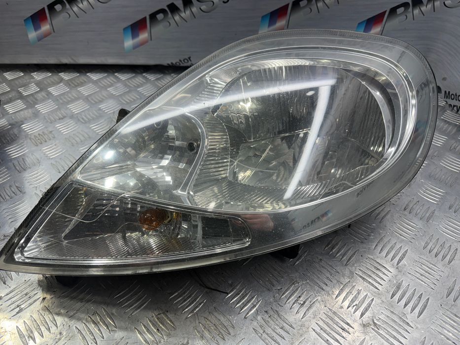 Фара левая  Renault Trafic Opel Vivaro  Primastar 2006- 8200701363
