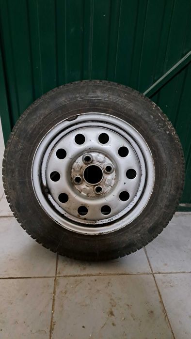 Jante 15" cinzenta prata anteriormente montada em VW Polo