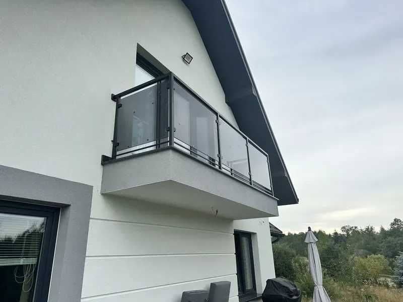 Balustrada balkonowa ze szkłem | Stal ocynkowana | Malowana proszkowo