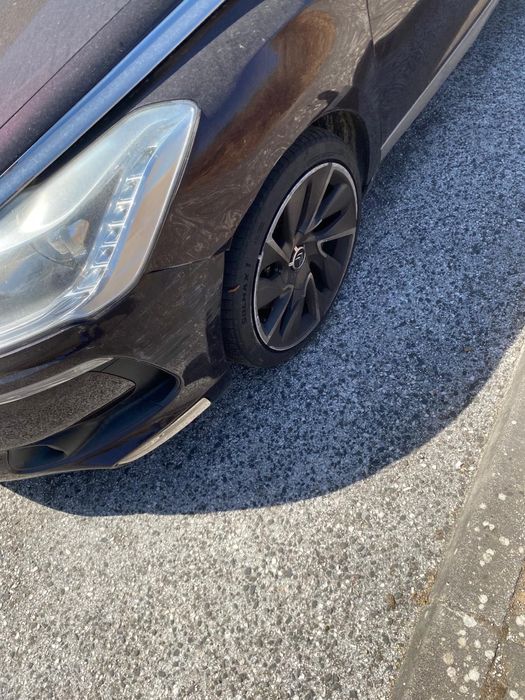 Citroen DS5.