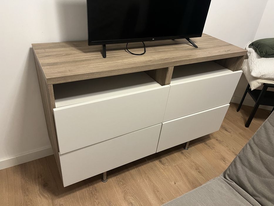 Movel Besta com pés metálicos incluídos