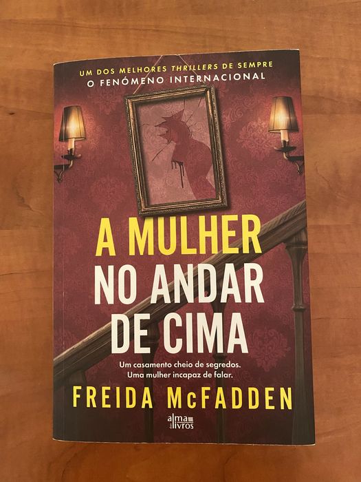 Livro “a mulher no andar de cima” de Freida McFadden