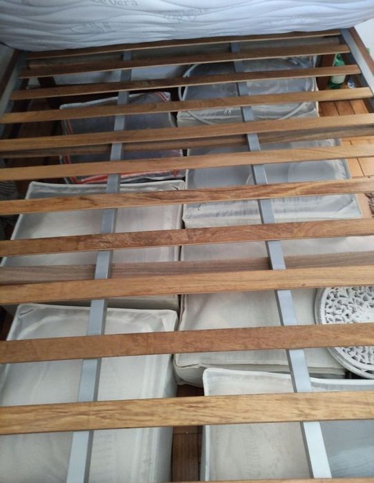 Cama,com estrado e colchão