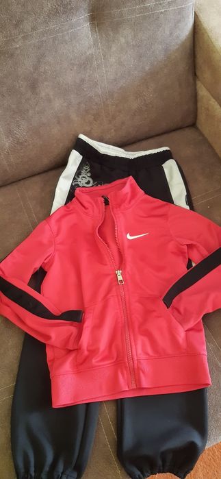 Спортивний костюм на дівчинку