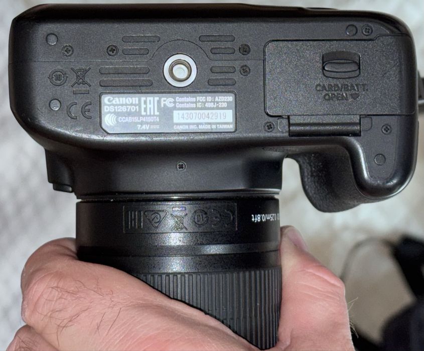 Дзеркальний цифровий фотоапарат Canon EOS 4000D