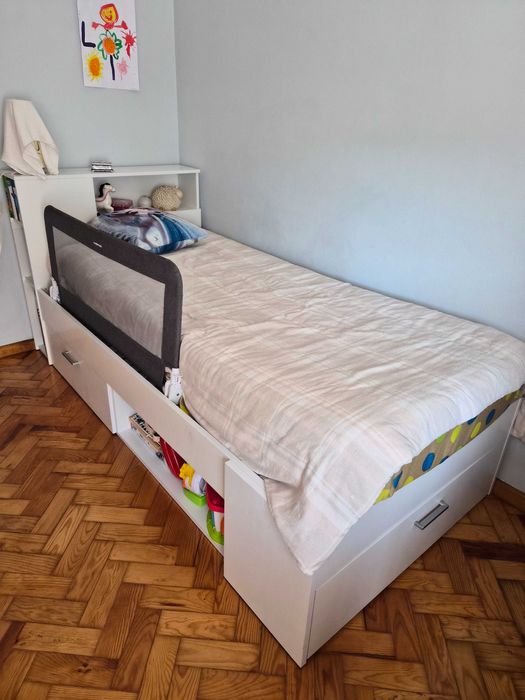 Cama solteiro 90x190 com gavetas e arrumação
