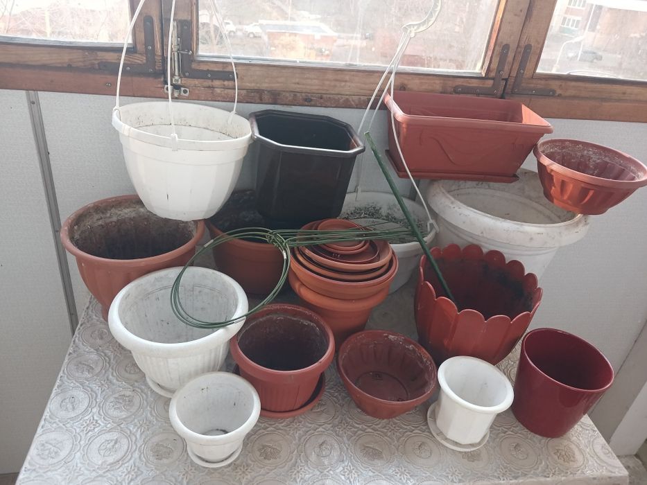 Обміняю горщики,вазони для кімнатних рослин. Опори для квітів.