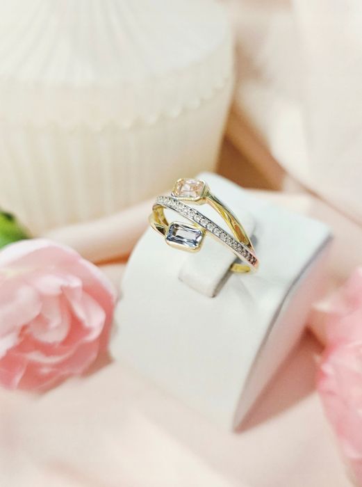 Złoty pierścionek, cyrkonie, kamienie, dwukolorowe, pr 585, r. 14