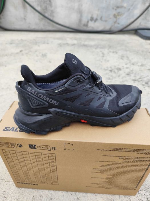 Sapatilhas Salomon pretas, modelo Supercross 4GTX, em GORE-TEX
