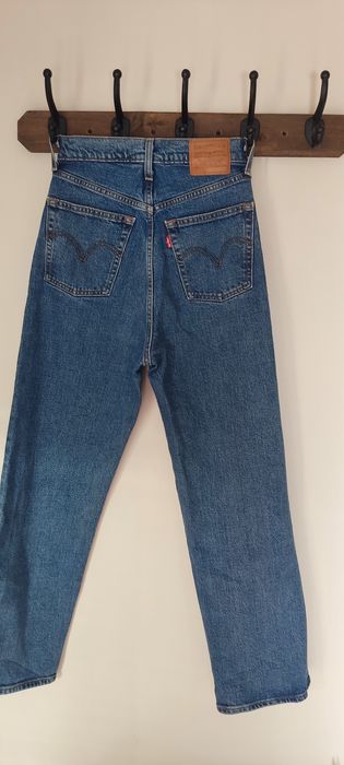 Levi's 26/27 ribcage straight