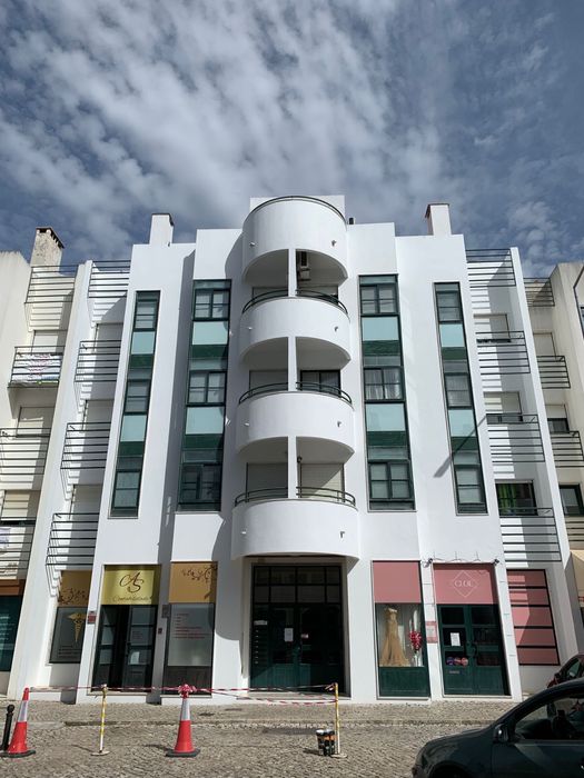 Pintura Predial e Reparação de Fachadas em Lisboa | Trabalhos em Altura (Rapel) | Telhados | Orçamentos Grátis