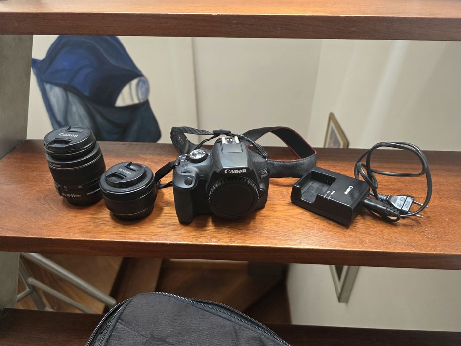 Canon EOS  2000D