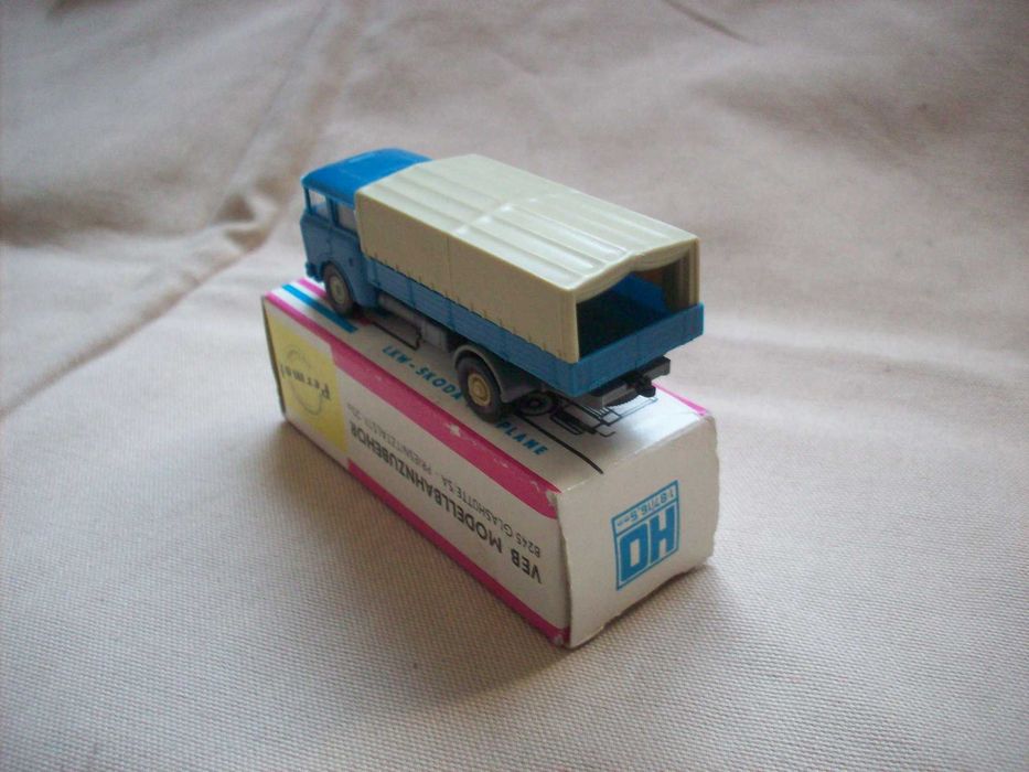 Skoda ciężarówka, model Permot HO/1:87, DDR/NRD, Piko.