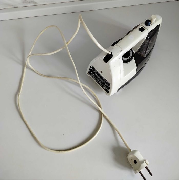 Утюг электрический с отпаривателем Happy King HK-1613 1000W праска