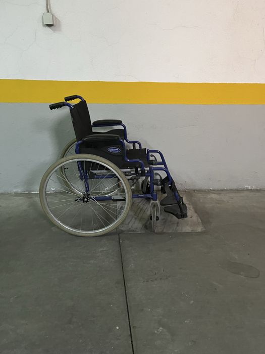 Cadeira de rodas invacare, em otimo estado