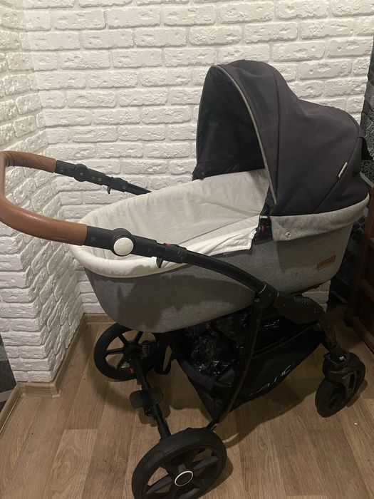 Продам дитячу коляску (2 в 1) люлька+ прогулянкова