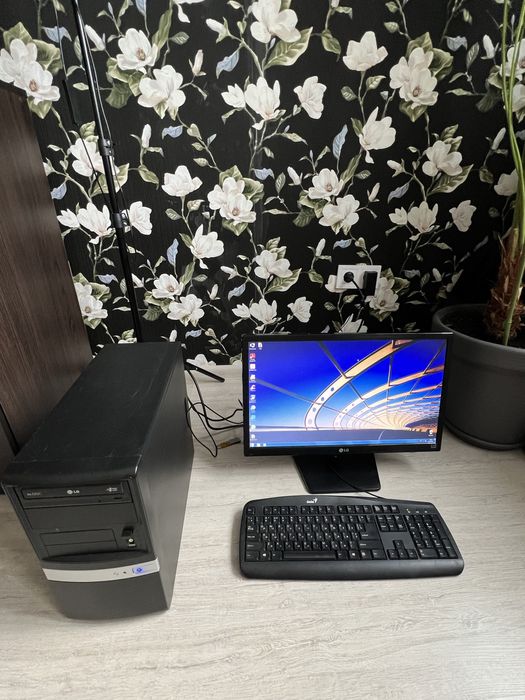 Компютер в комплекті потужний , в гарному стані