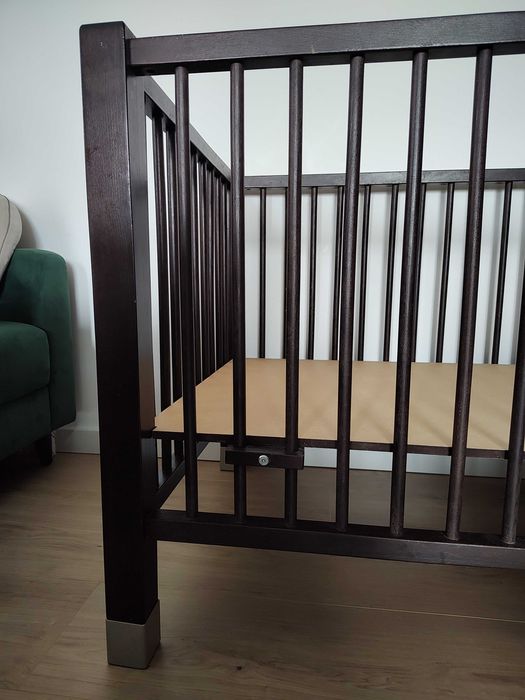 Solidny Drewniany Kojec dla Dziecka – Brązowy – 3 Poziomy Wysokości