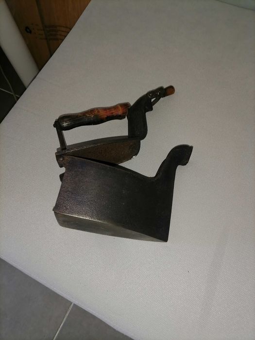 ferro antigo  muito antigo