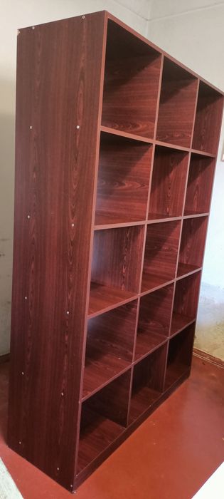 Книжкова шафа. Компаніт