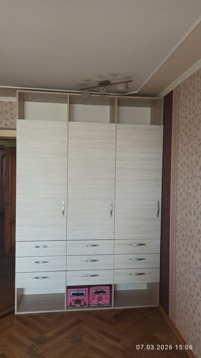 Шафа та столи письмові