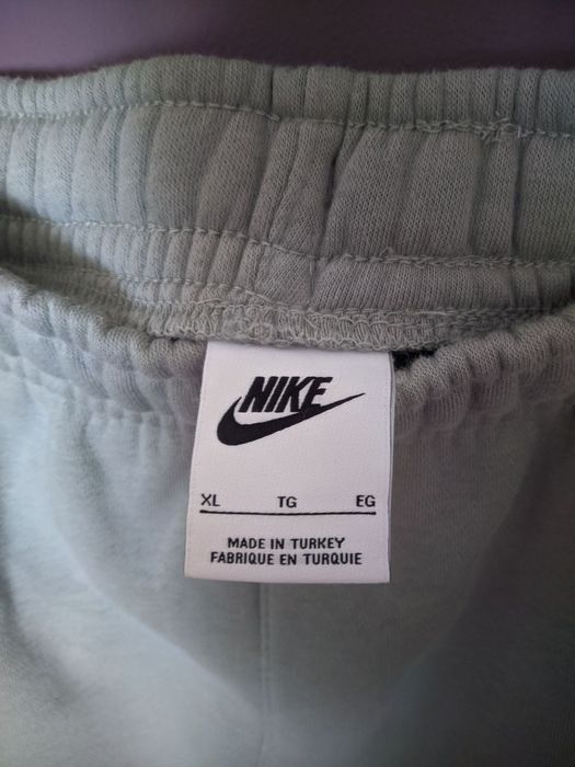 Чоловічі спортивні штани Nike