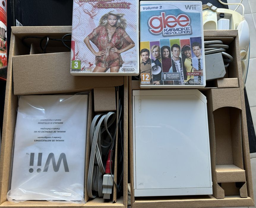 Wii praticamente nova com 2 jogos