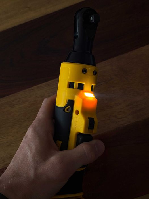 Elektryczny klucz do wkręcania śrub – na akumulator dewalt xr 18v