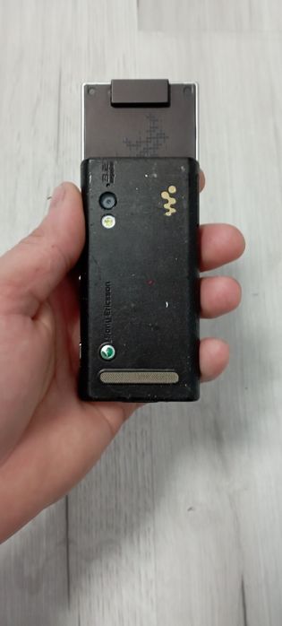 Sony Ericsson W715