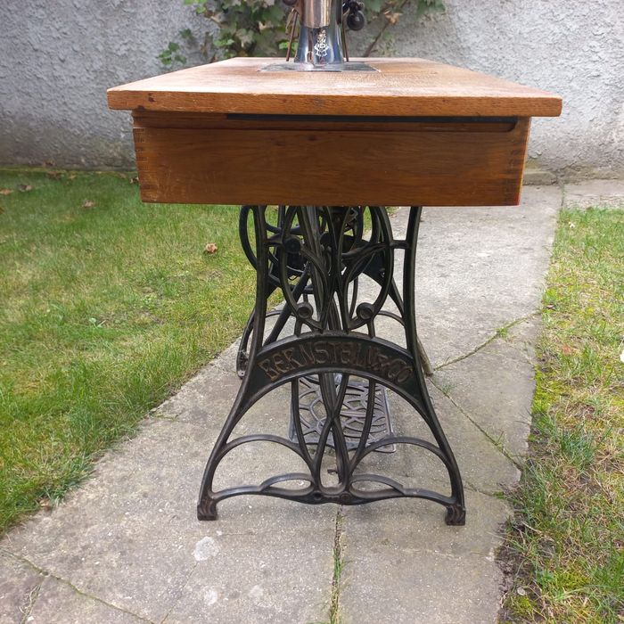 Zabytkowa maszyna do szycia