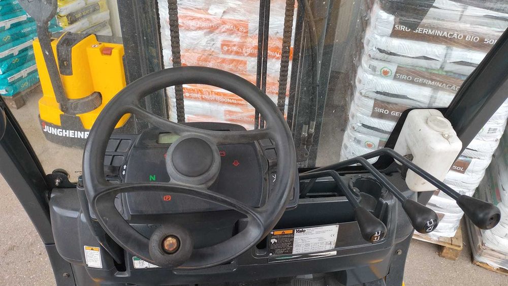 Empilhador gás hyster 2500kgs / 2730 horas / ANO 2016