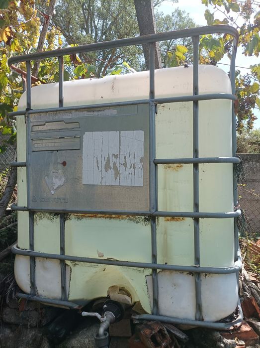 Bidões para água 1000litros e outros