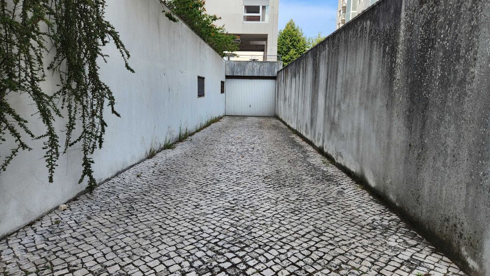 Arrenda-se apartamento T2 Vale das flores