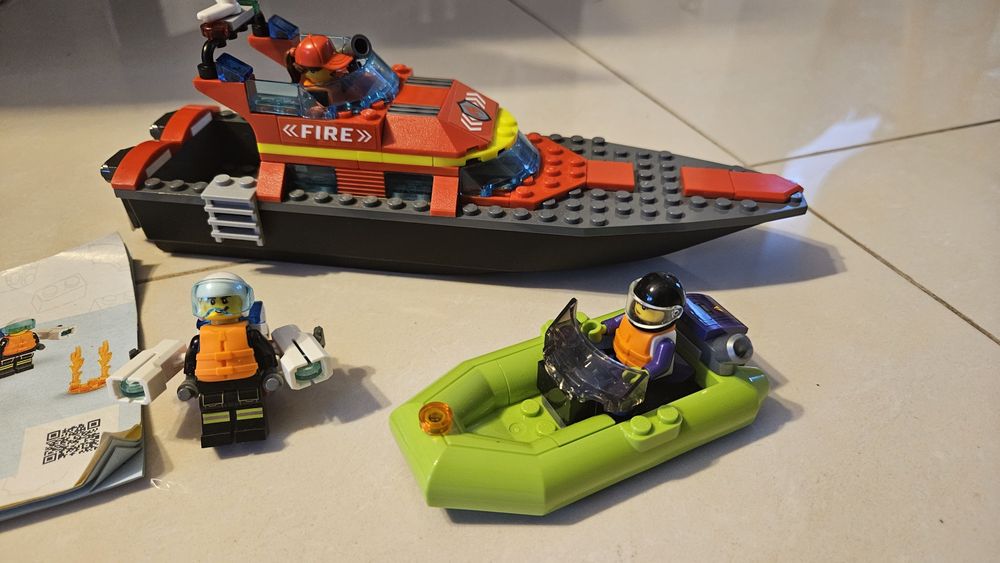 LEGO city zestaw 60373 łódź ratunkowa