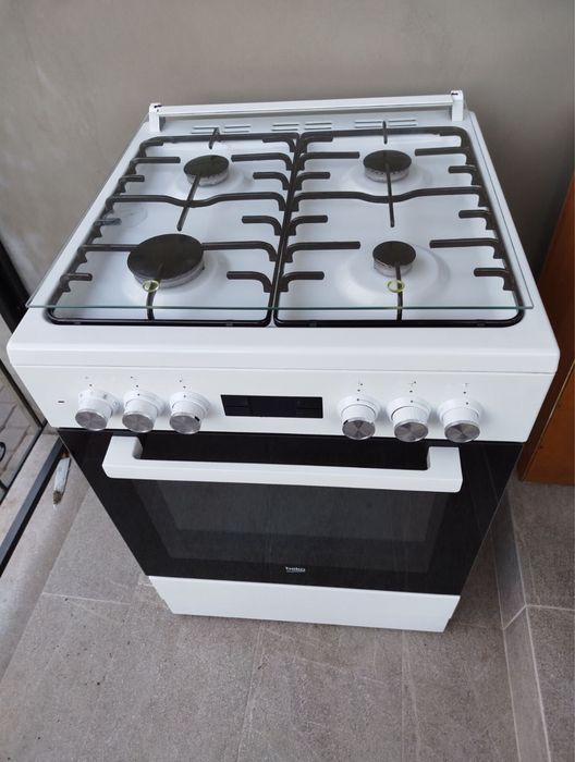 Комбінована плита Beko FSM 62320 GW (газ + електродуховка з конвекцією)
