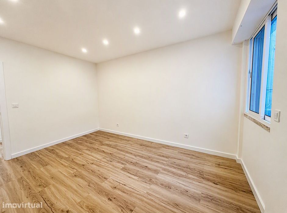 T2 Renovado na Brandoa - Excelentes Acessos