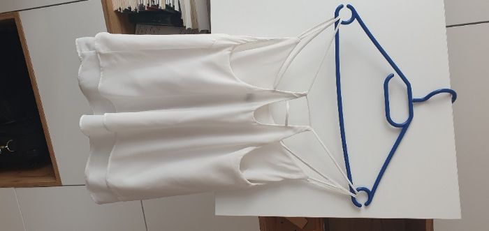 Biała, zwiewna bluzka na ramiączkach Top Secret, r.36