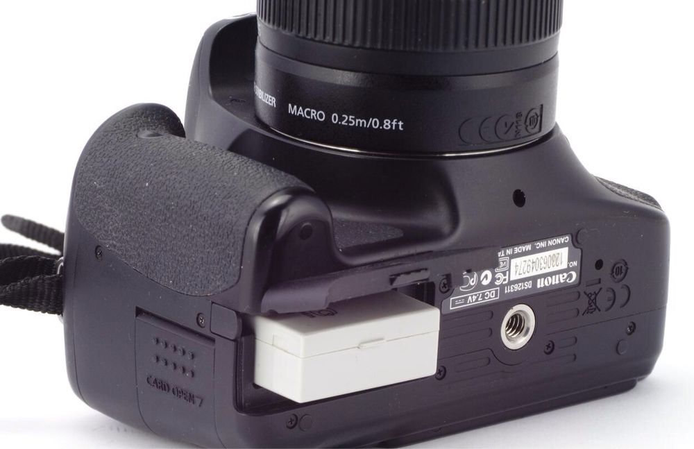 Цифрова фотокамера EOS 600D