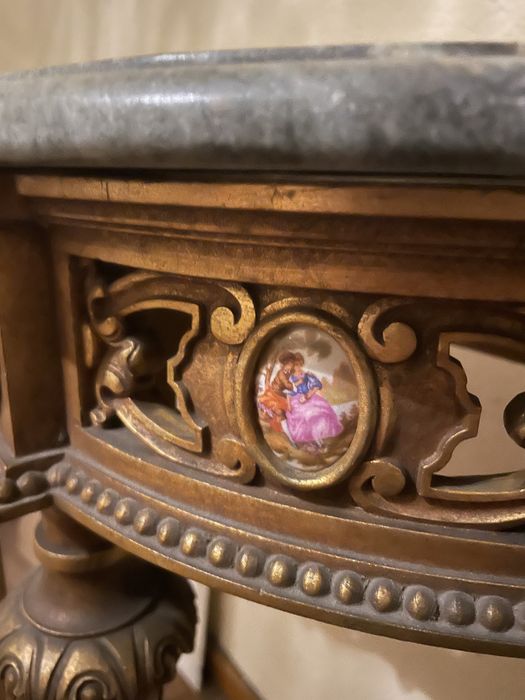 Meia mesa com tampo de mármore