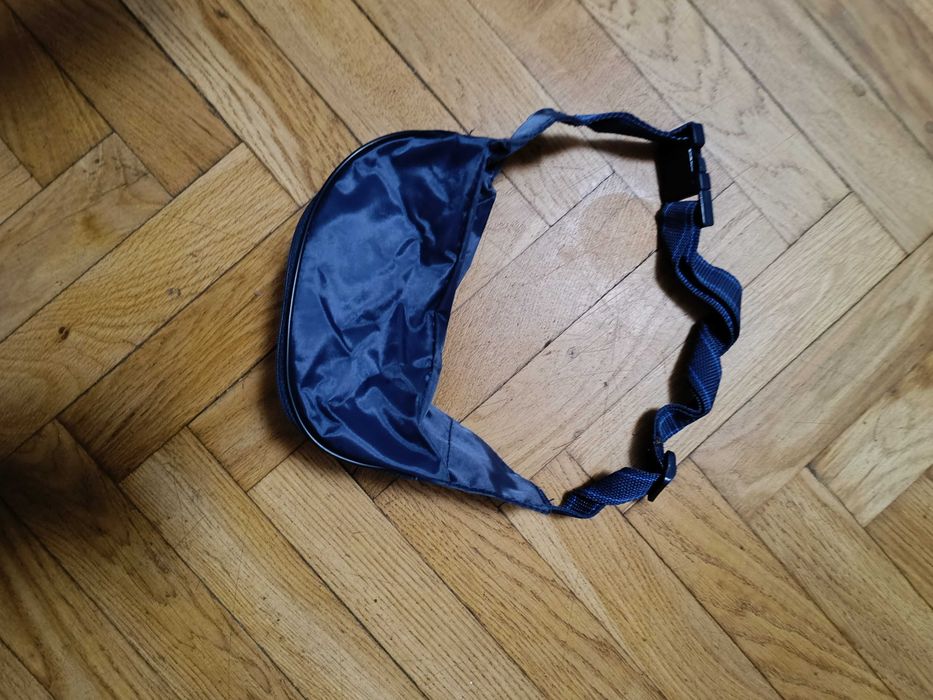 Saszetka granatowa z regulacją