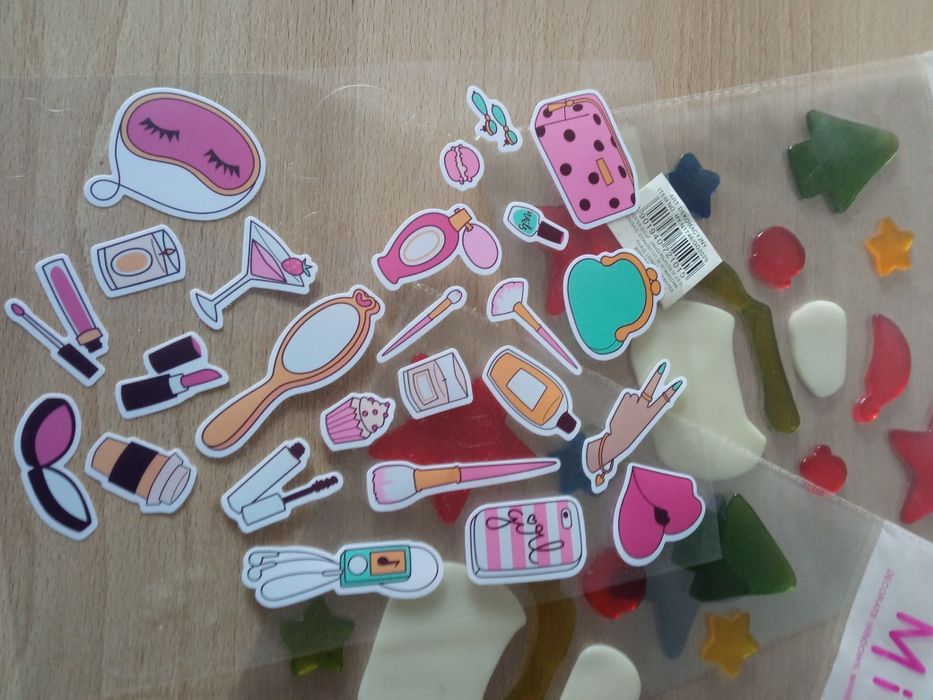 Naklejki, naklejki na szybę.